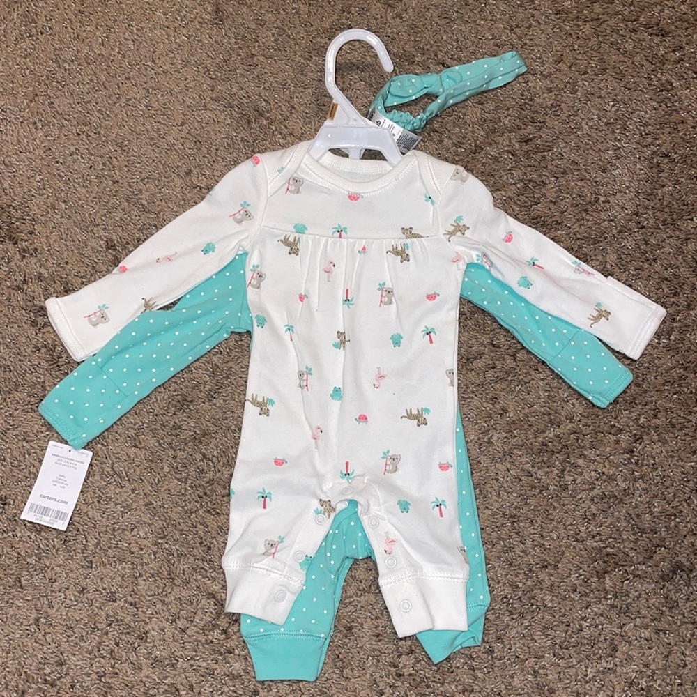 Carter’s adorable newborn 3 piece baby set